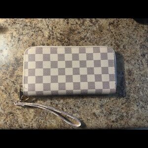 Checkered Cream and Gray Women's Wallet